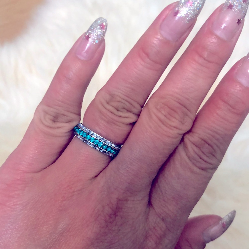 Fashion rings with rhinestone.